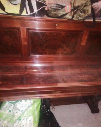Pianoforte verticale mobile mobile perfetto