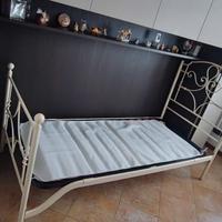 Letto artigianale in ferro battuto