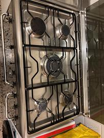 Cucina SMEG 90 cm Inox - 5 Fuochi a Gas + Forno El