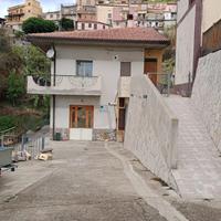 Ali',villa indipendente con ampio terreno, ottime