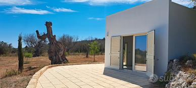 Antica lamia immersa nel verde