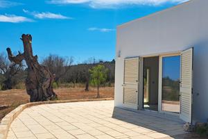 Antica lamia immersa nel verde