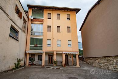 Appartamento di 160 m² con 3 locali e box auto a P