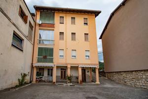 Appartamento di 160 m² con 3 locali e box auto a P