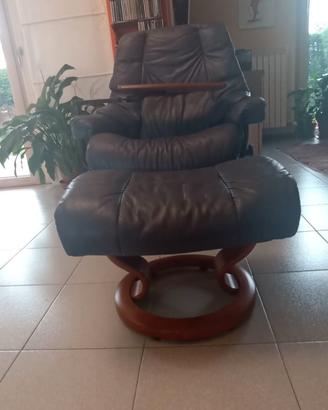 poltrona stressless con pouff