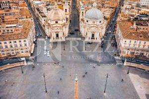 Palazzo / Stabile di 450 m² con più di 5 locali a 