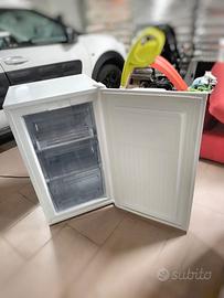 Hisense FV85D4BW1 Congelatore Verticale 65 L Cl.A+
