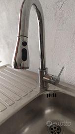 Lavello con miscelatore estraibile