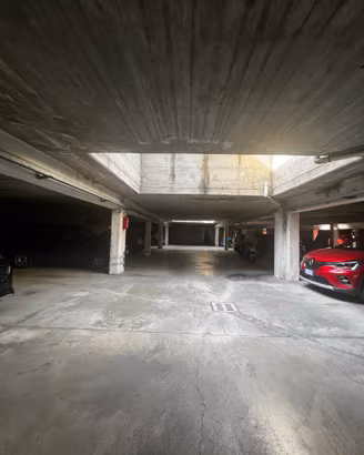 Posto auto coperto in garage condominiale