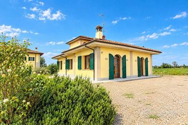 Villa di 204 m² con 5 locali e box auto a Calderar