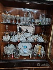 oggetti antichi tazze, piatti bicchieri 