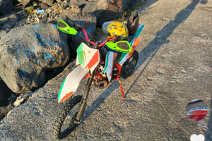 Moto cross relica KTM auto