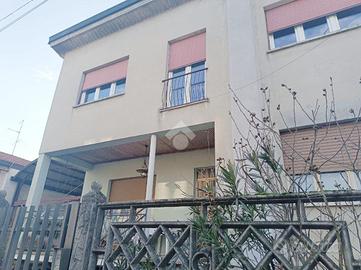 2 LOCALI A LENTATE SUL SEVESO