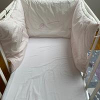 Paracolpi lettino rosa e bianco