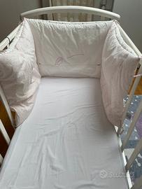 Paracolpi lettino rosa e bianco