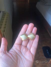 Orecchini quadrati color oro opaco