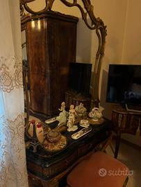 Comò d’epoca con specchio in legno di noce