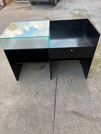 Bancone da cassa con vetro espositivo da negozio