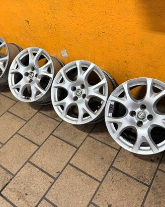 Cerchi in lega da 16 “ 4 fori alfa romeo mito