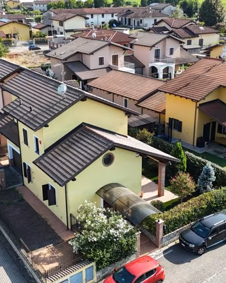Villa di 173 m² con 4 locali e box auto a Pezzana