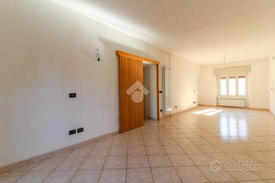 3 LOCALI A SABBIO CHIESE