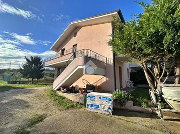 CASA SEMINDIPENDENTE A GRADARA