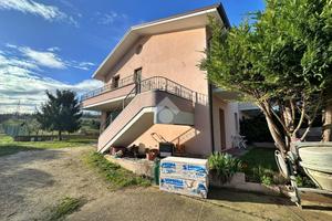 CASA SEMINDIPENDENTE A GRADARA