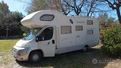 Camper con mansarda monoscocca