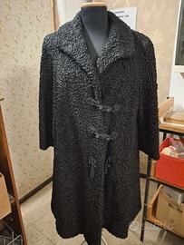 Pelliccia di Agnellino Nero con bottoni e alamari