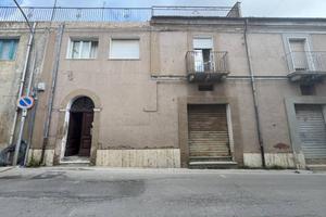 Casa indipendente di 200 m² con più di 5 locali e 