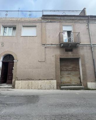 Casa indipendente di 200 m² con più di 5 locali e 