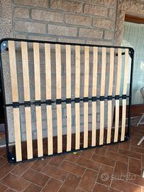 Rete matrimoniale con doghe.