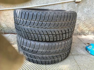 2 pneumatici Uniroyal