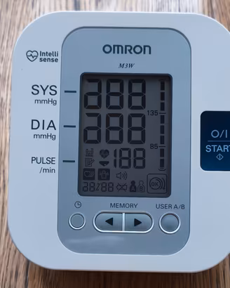 MISURATORE DI PRESSIONE ARTERIOSA 