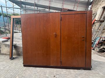 Portone basculante per garage