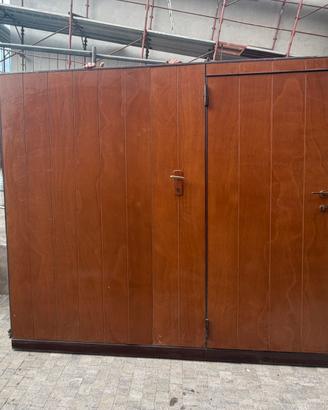 Portone basculante per garage