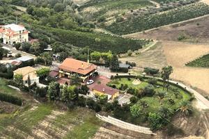 VILLA IN CONTRADA COLLELUNGO, 11 MONSAMPOLO DEL TR