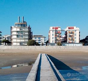 Giugno vista mare 50 metri da spiaggia con parking
