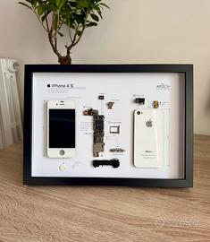 IPhone 4s Bianco Smontato e Incorniciato (21x30)cm
