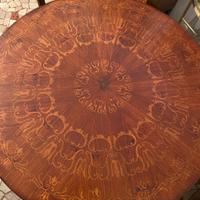 Tavolo e sedie Maggiolini