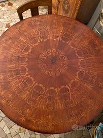 Tavolo e sedie Maggiolini