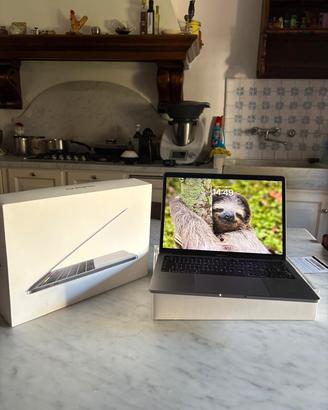 MacBook Pro 13' 2018 FOUR THUNDERBOLT 3 PORTS