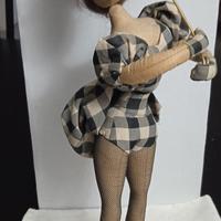 Kumple Roldan bambola burlesque in panno 