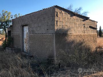 Terreno agricolo, mq 9665 con fabbricato agricolo