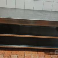 Tavolo in acciaio con ruote 