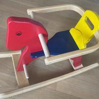 Cavallo a dondolo in legno
