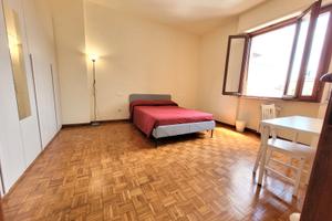 Stanza in Piazza B. Tanucci a 500E tutto incluso