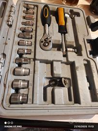 SET DI CHIAVI A BUSSOLA E CRICCHETTO 