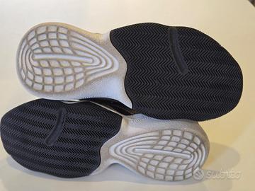 Adidas stepback black gold 