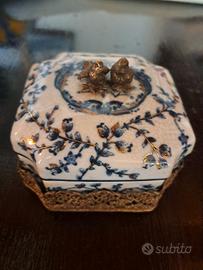 scatola blu con base in bronzo The Royal Family